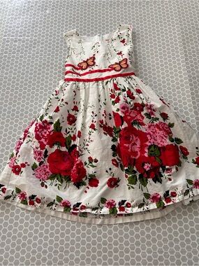 Sunny Fashion White Floral Dress Red Rose Print Butterfly Accents. Size 4/5